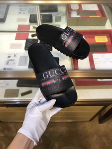 G*u*i slippers(aaa)-215