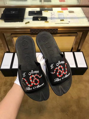 G*u*i slippers(aaa)-270