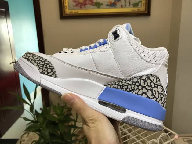Air Jordan 3 Retro UNC