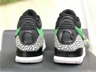 Air Jordan 3s PE Oregon Ducks