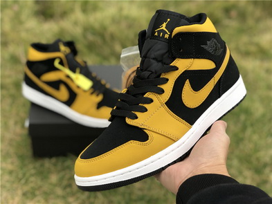 Air Jordan 1 Mid-032