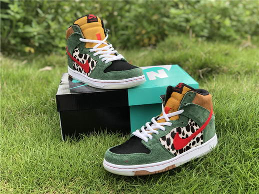 Nike Dunk High “Dog Walker”(Women)