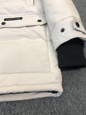 Can*a Go*e coat-100