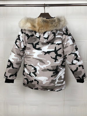 Can*a Go*e coat-113