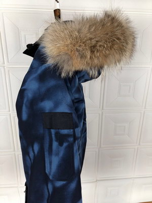 Can*a Go*e coat-117