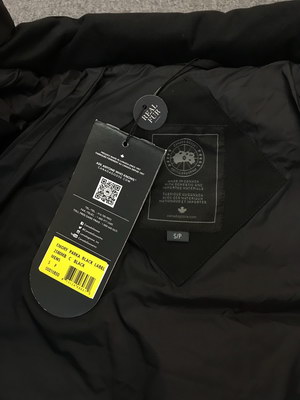 Can*a Go*e coat-103