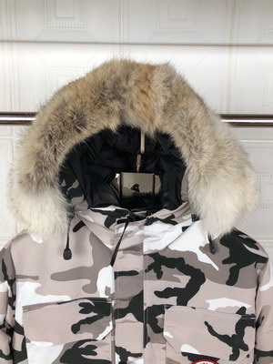 Can*a Go*e coat-113