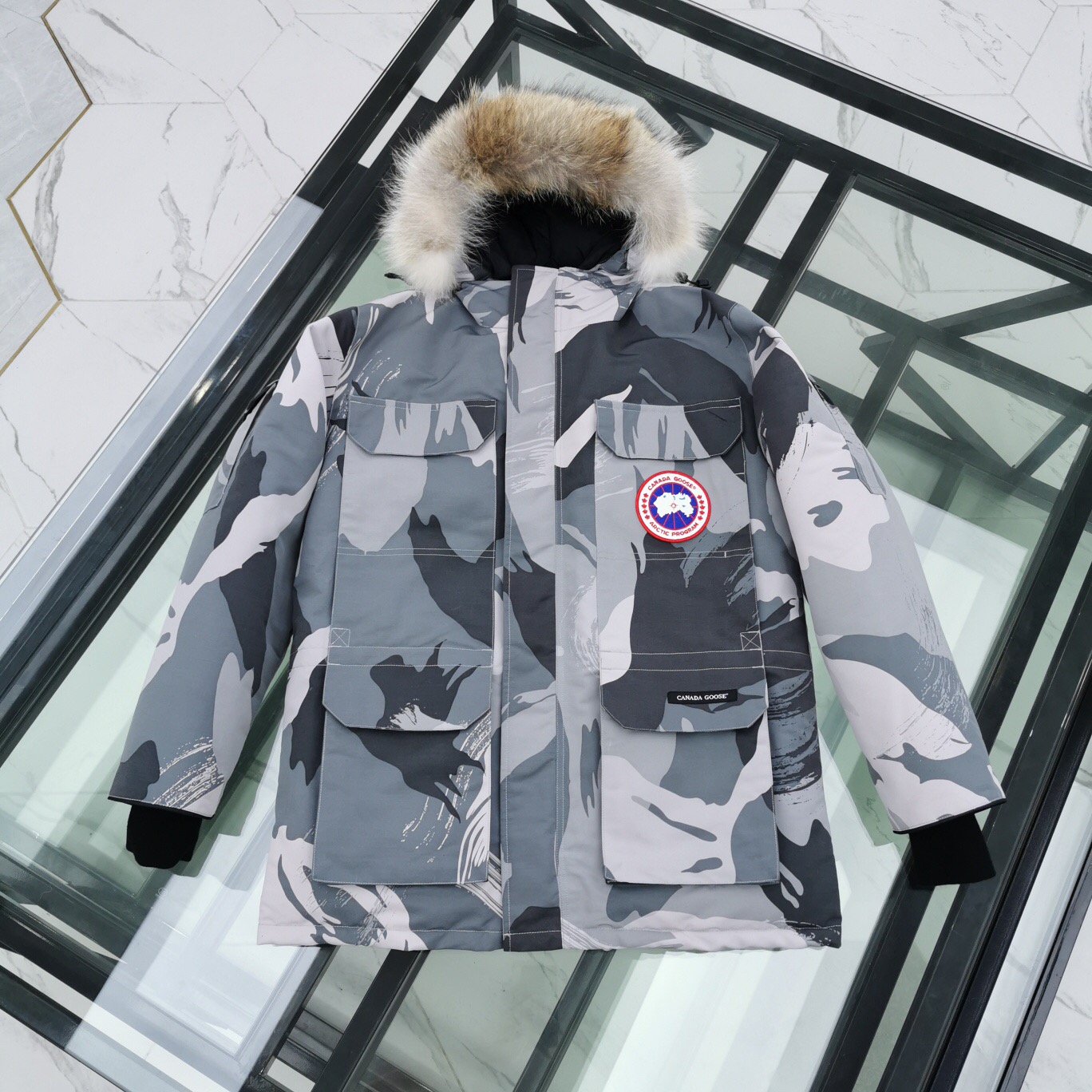 Can*a Go*e coat-116