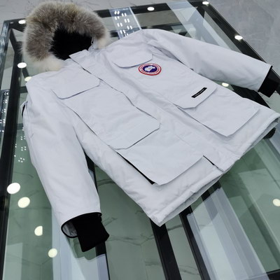 Can*a Go*e coat-107