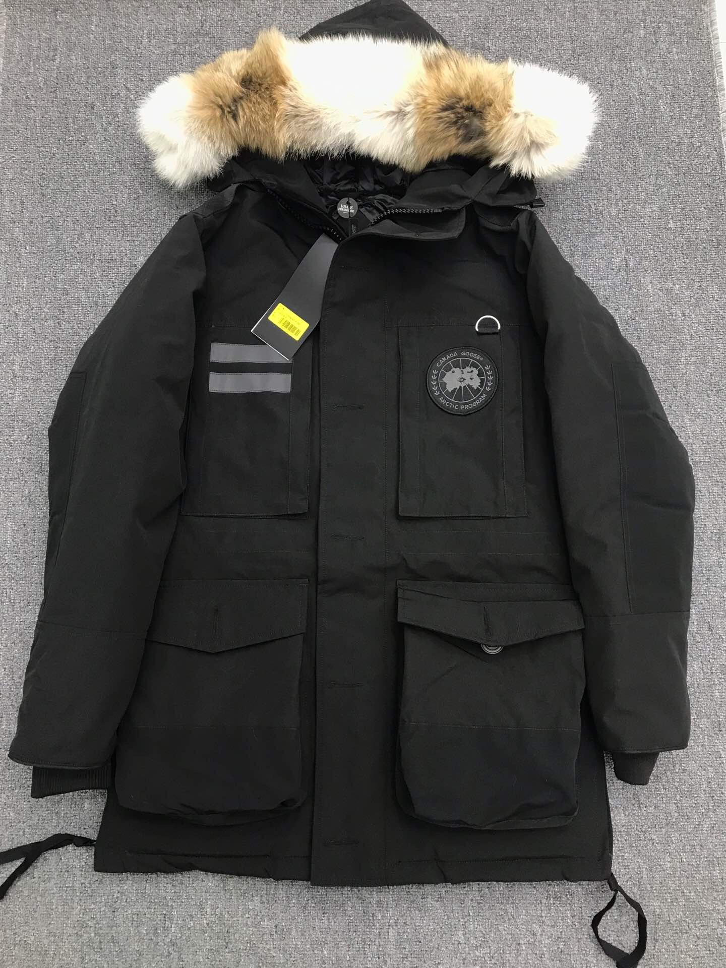 Can*a Go*e coat-143