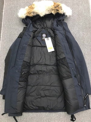 Can*a Go*e coat-145