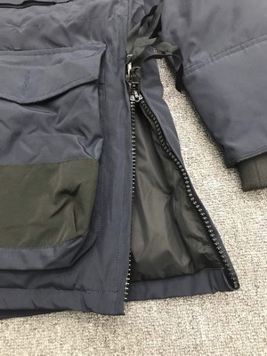 Can*a Go*e coat-145