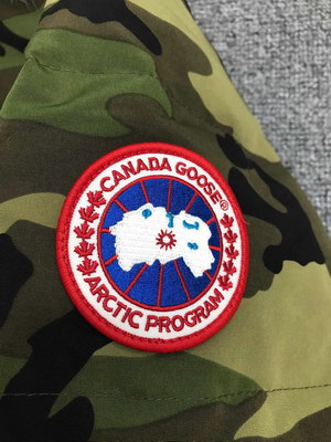 Can*a Go*e coat-156