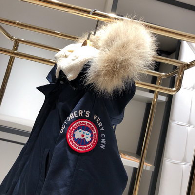 Can*a Go*e coat-159