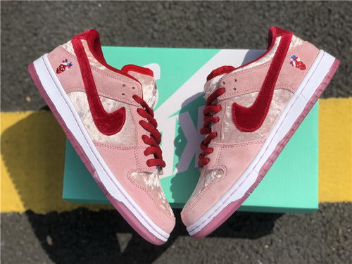 StrangeLove x Nike SB Dunk Low