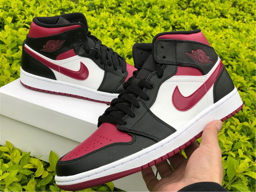 Air Jordan 1 Mid “Bred Toe”