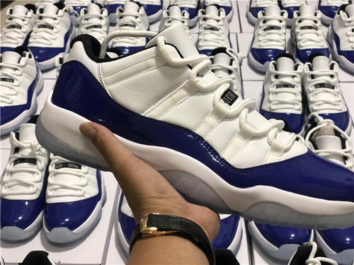 Air Jordan 11 Low  “Concord”