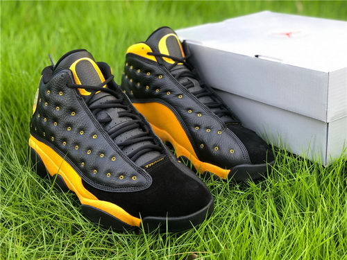 Air Jordan 13 “Oregon Ducks Yellow”