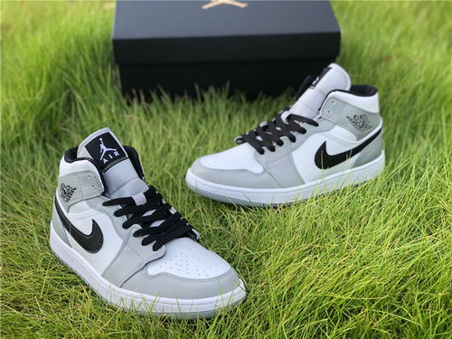 Air Jordan 1 Mid “Light Smoke Grey”