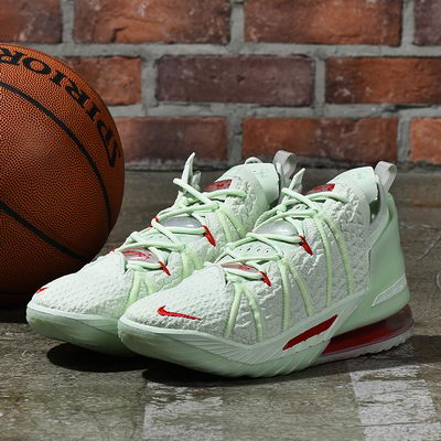 LeBron 18-003