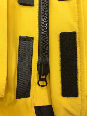 Can*a Go*e coat-182