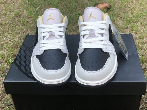 Air Jordan 1 Low Silk