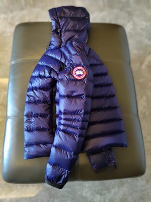 Can*a Go*e coat-185