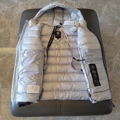 Can*a Go*e coat-186