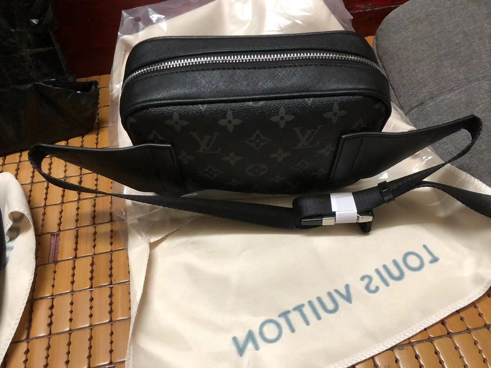 LV Handbags AAA(Men)-071