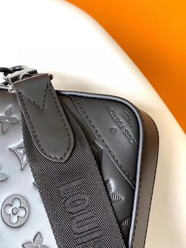 LV Handbags AAA(Men)-085
