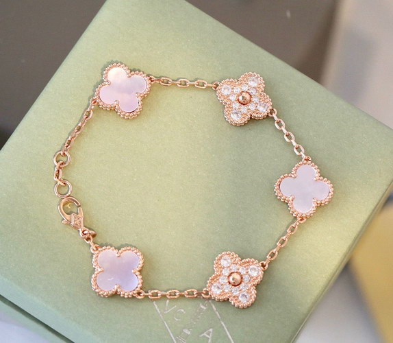 V*n Cl**f & Ar**ls bracelet(19cm)-010