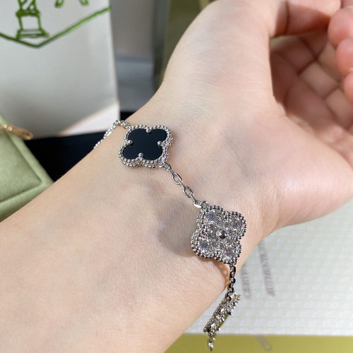 V*n Cl**f & Ar**ls bracelet(19cm)-004