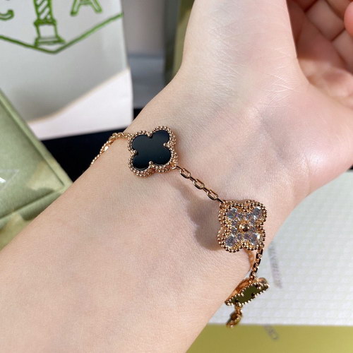 V*n Cl**f & Ar**ls bracelet(19cm)-004