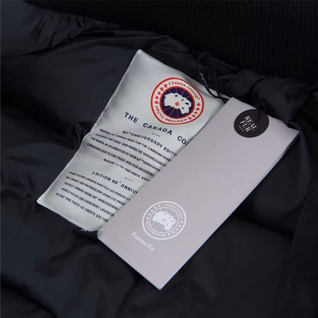 Can*a Go*e coat-209