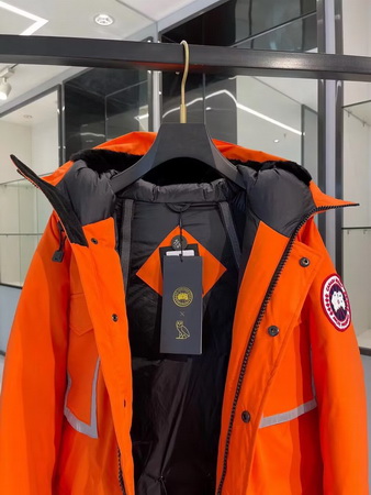 Can*a Go*e coat-212