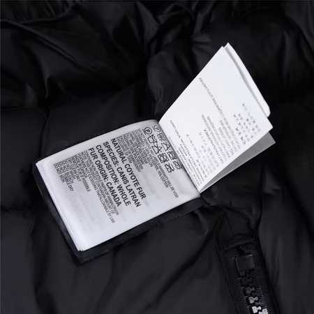 Can*a Go*e coat-230