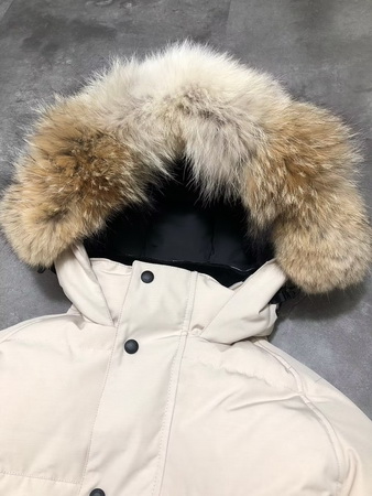 Can*a Go*e coat (e30)-224