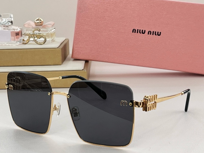 M*um*u-401
