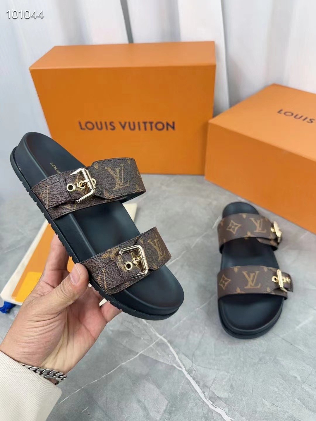 LV Slippers(AAA)-072