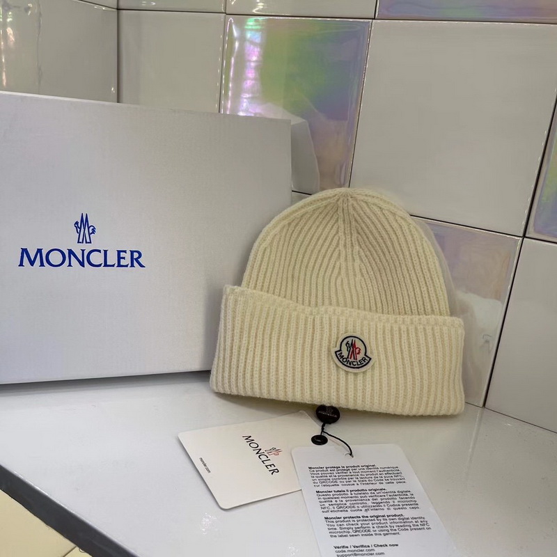 Can*a Go*e beanies-027