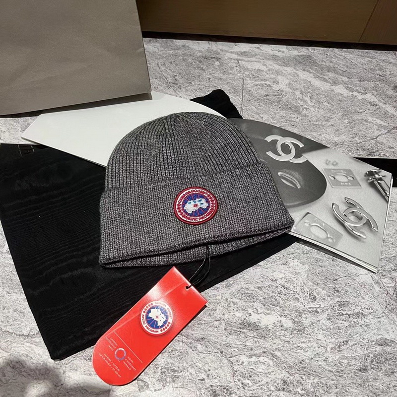 Can*a Go*e beanies-030