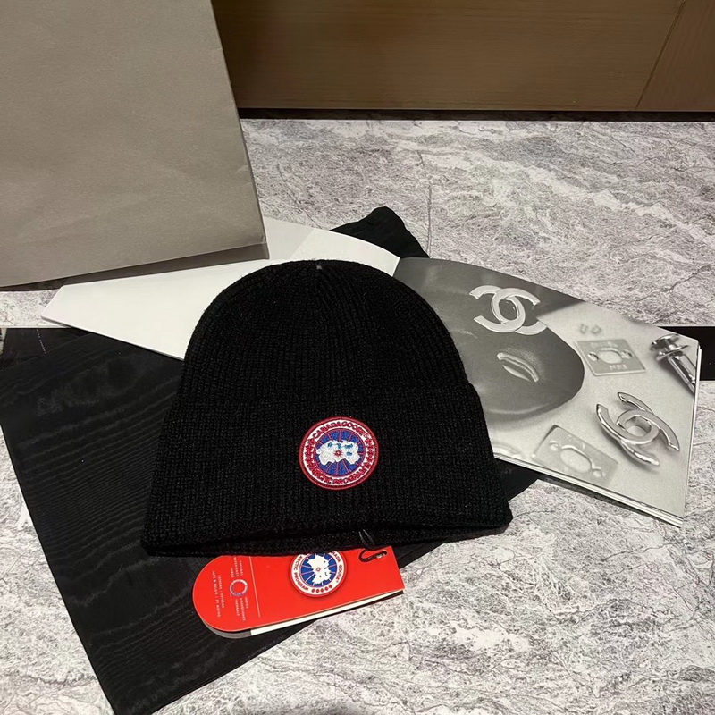 Can*a Go*e beanies-032