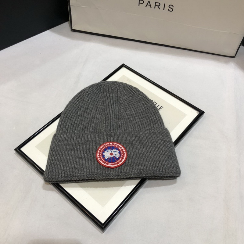 Can*a Go*e beanies-035