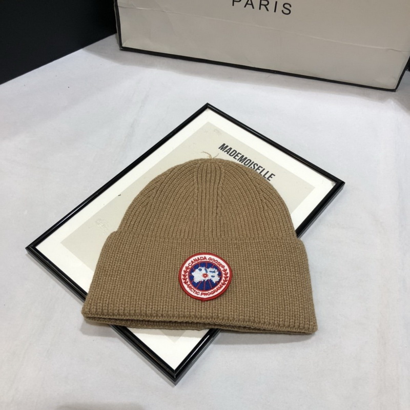 Can*a Go*e beanies-037