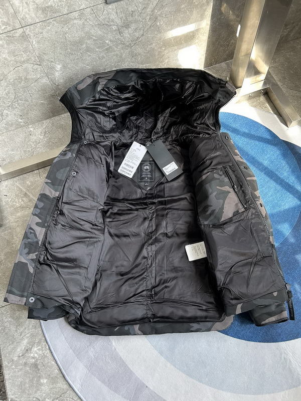 Can*a Go*e coat-232