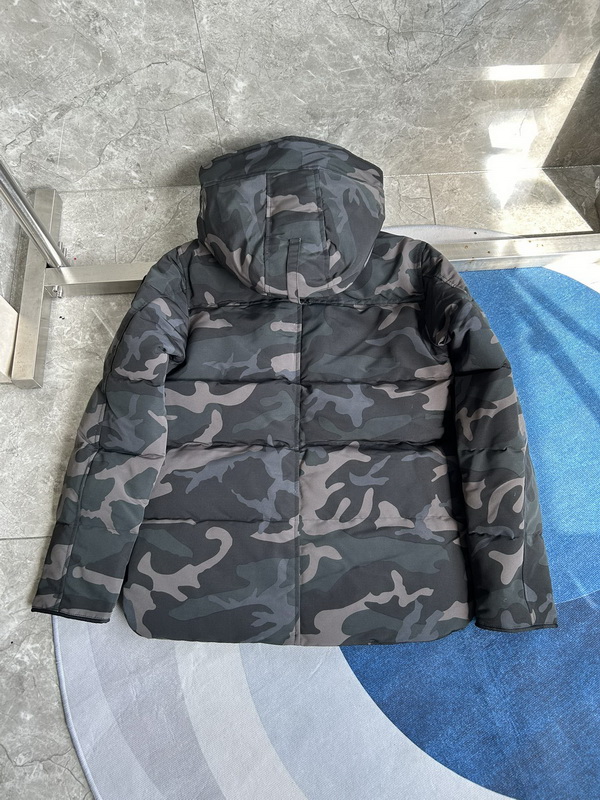 Can*a Go*e coat-232