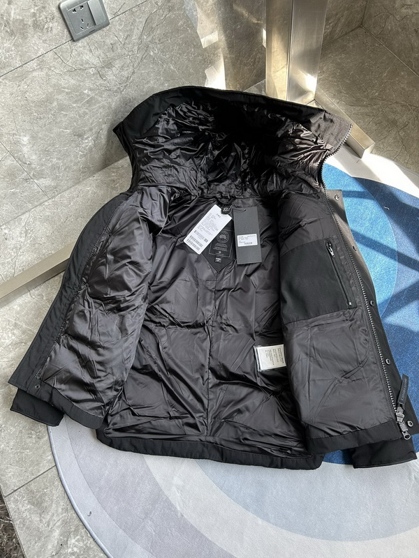 Can*a Go*e coat-233