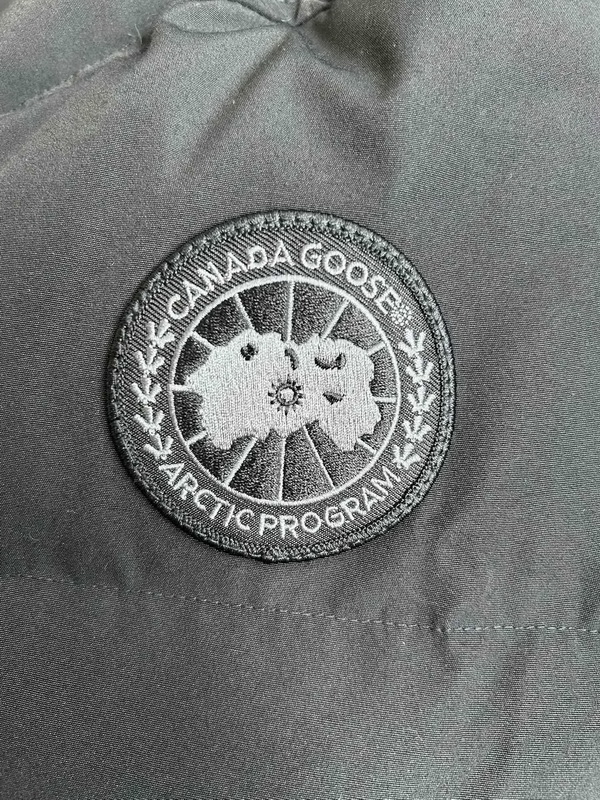 Can*a Go*e coat-233