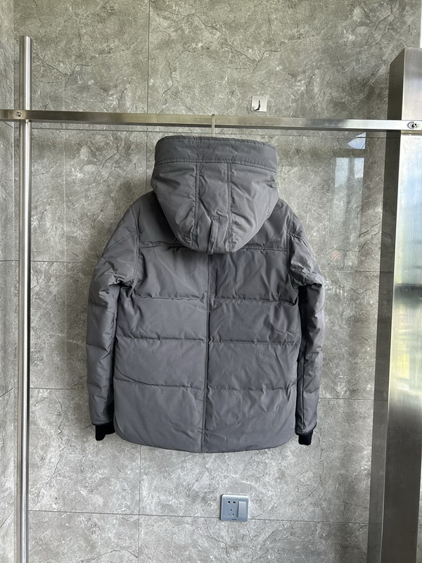 Can*a Go*e coat-235