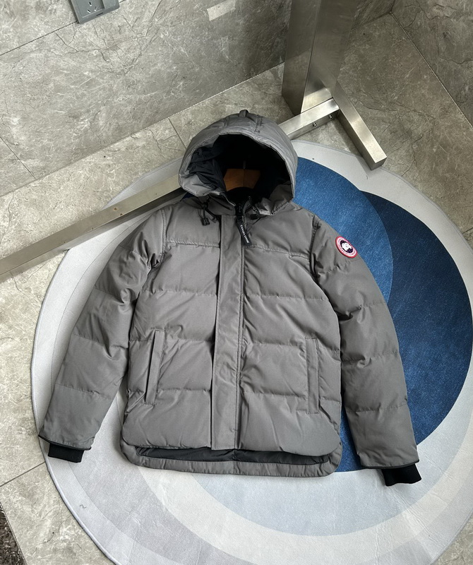 Can*a Go*e coat-235